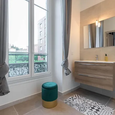 T2 Neuf Clim Balcon Garibaldi Acropolis *