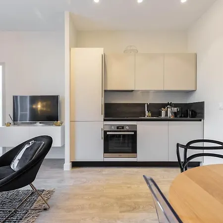 T2 Neuf Clim Balcon Garibaldi Acropolis *